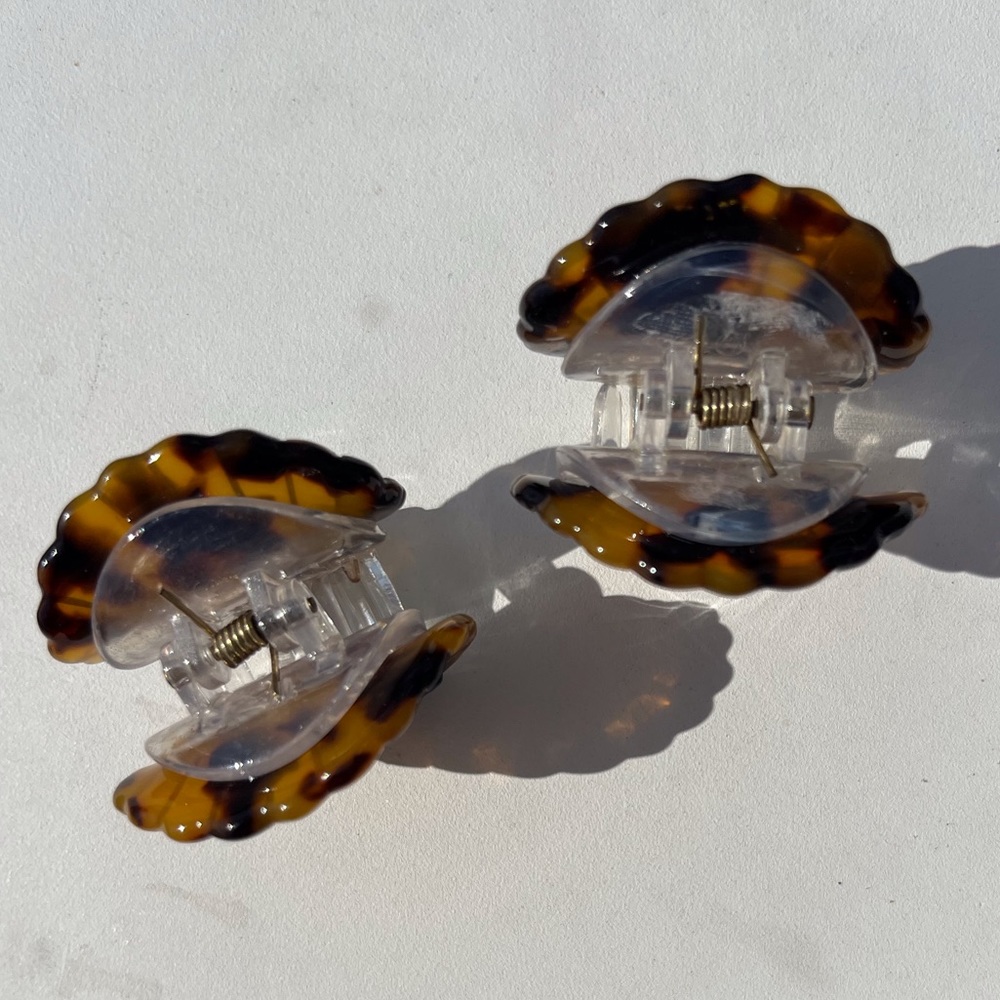 Valet Studio ‘Ursula’ She’ll Clips Tortoise - Picture 2 of 6